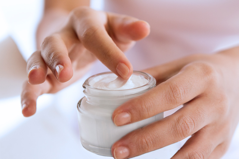 Applying Moisturizer for Dry Skin Care