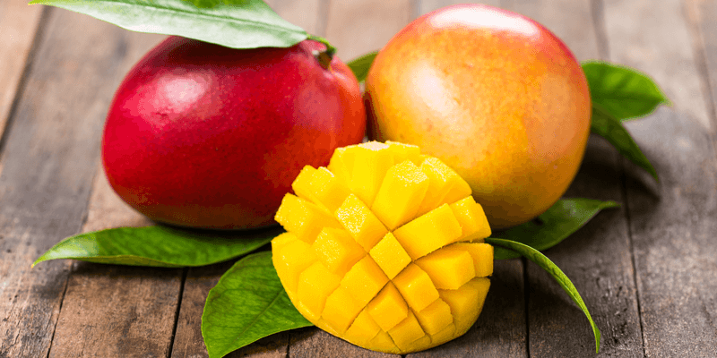 foods-with-folate, whole and cut mangos